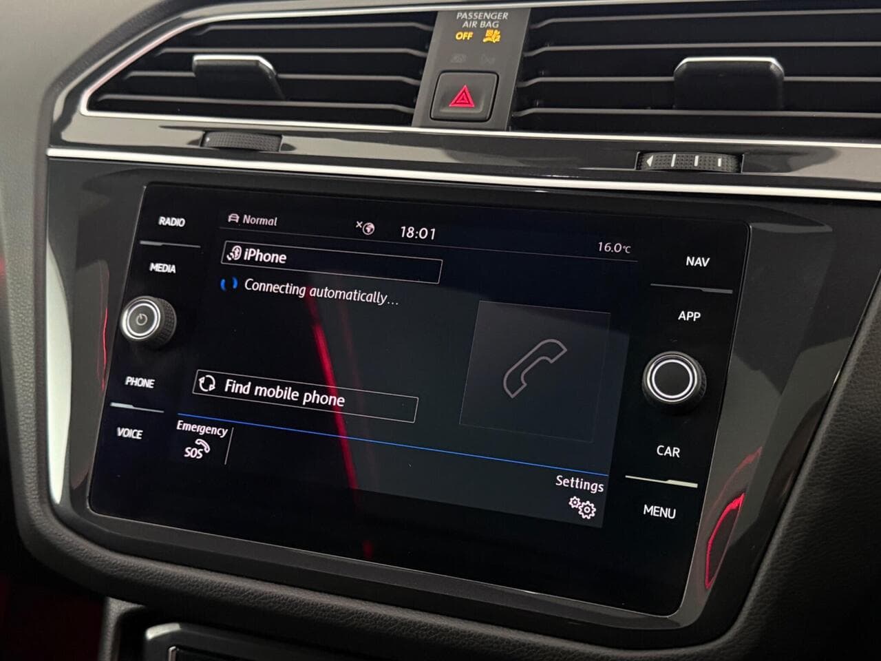 Volkswagen Tiguan thumbnail Infotainment System