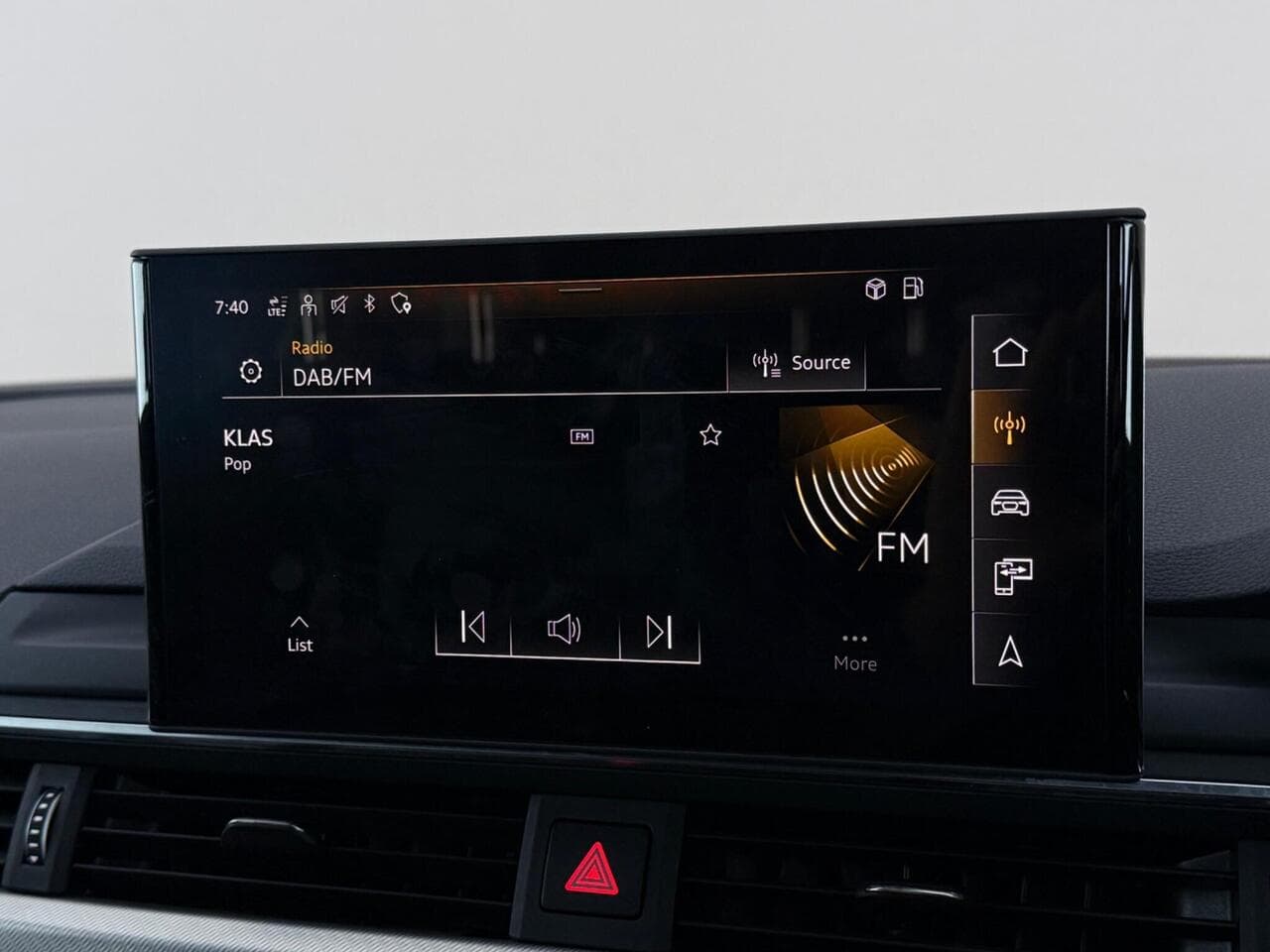 Audi A4 Avant thumbnail Infotainment System