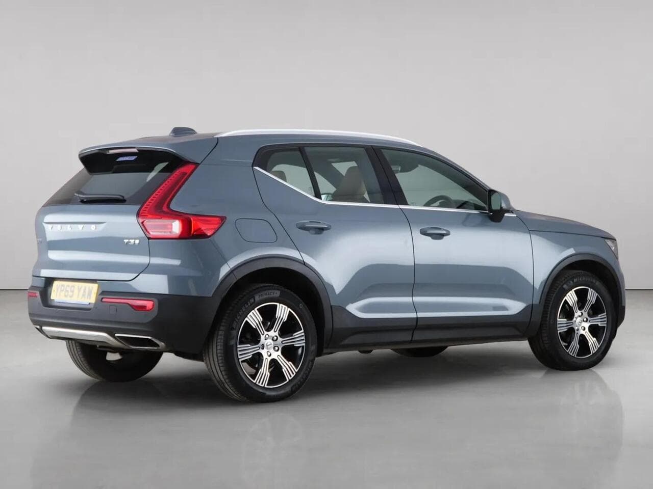 Volvo XC40 thumbnail Rear Right