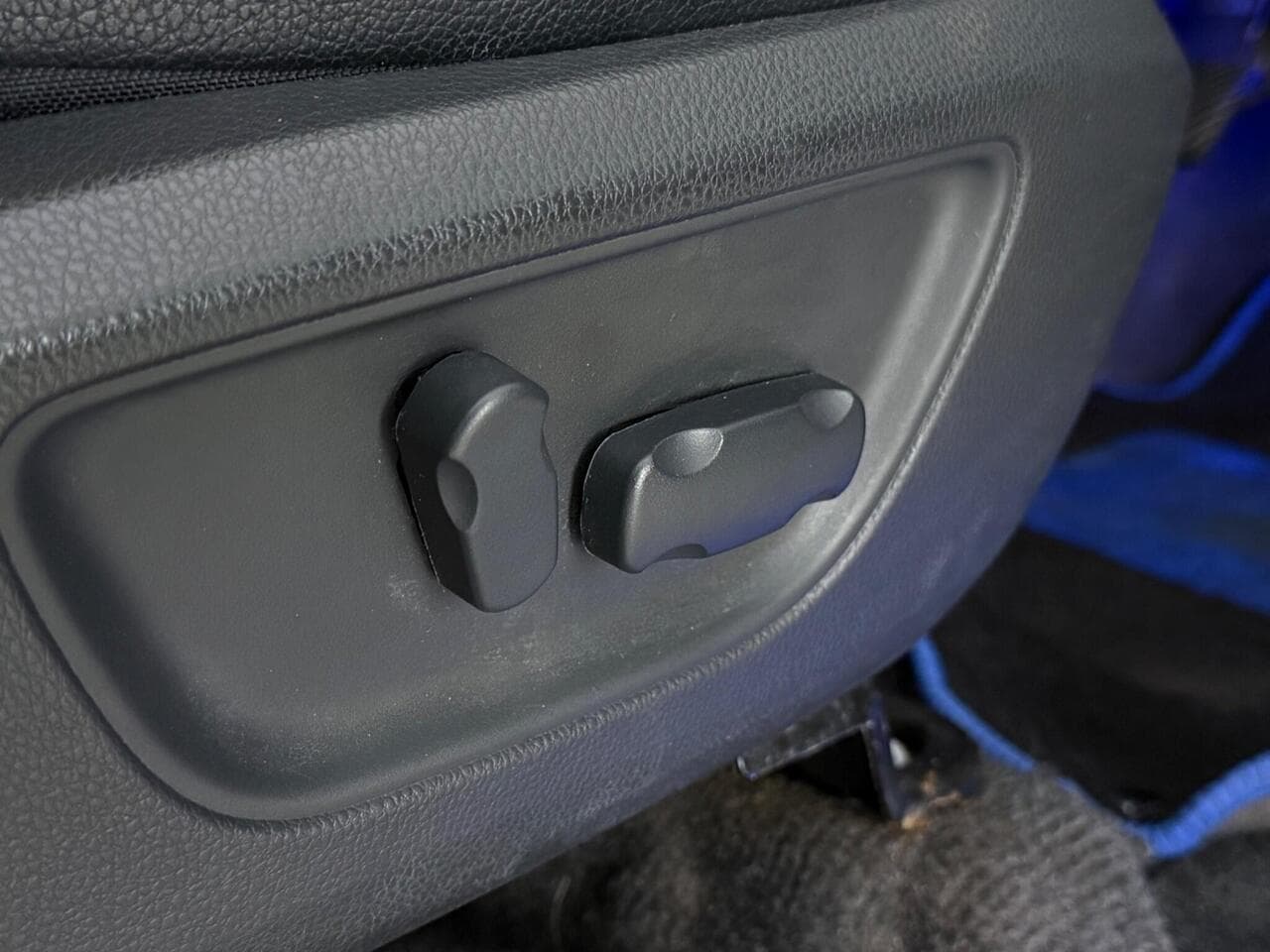 Mitsubishi L200 thumbnail Misc Controls