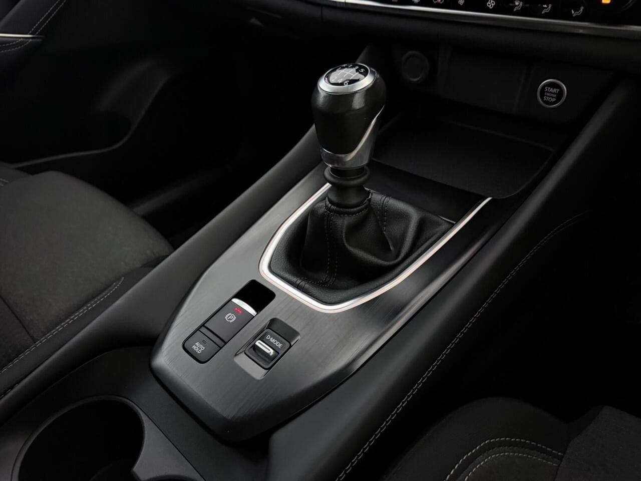 Nissan Qashqai thumbnail Interior Front