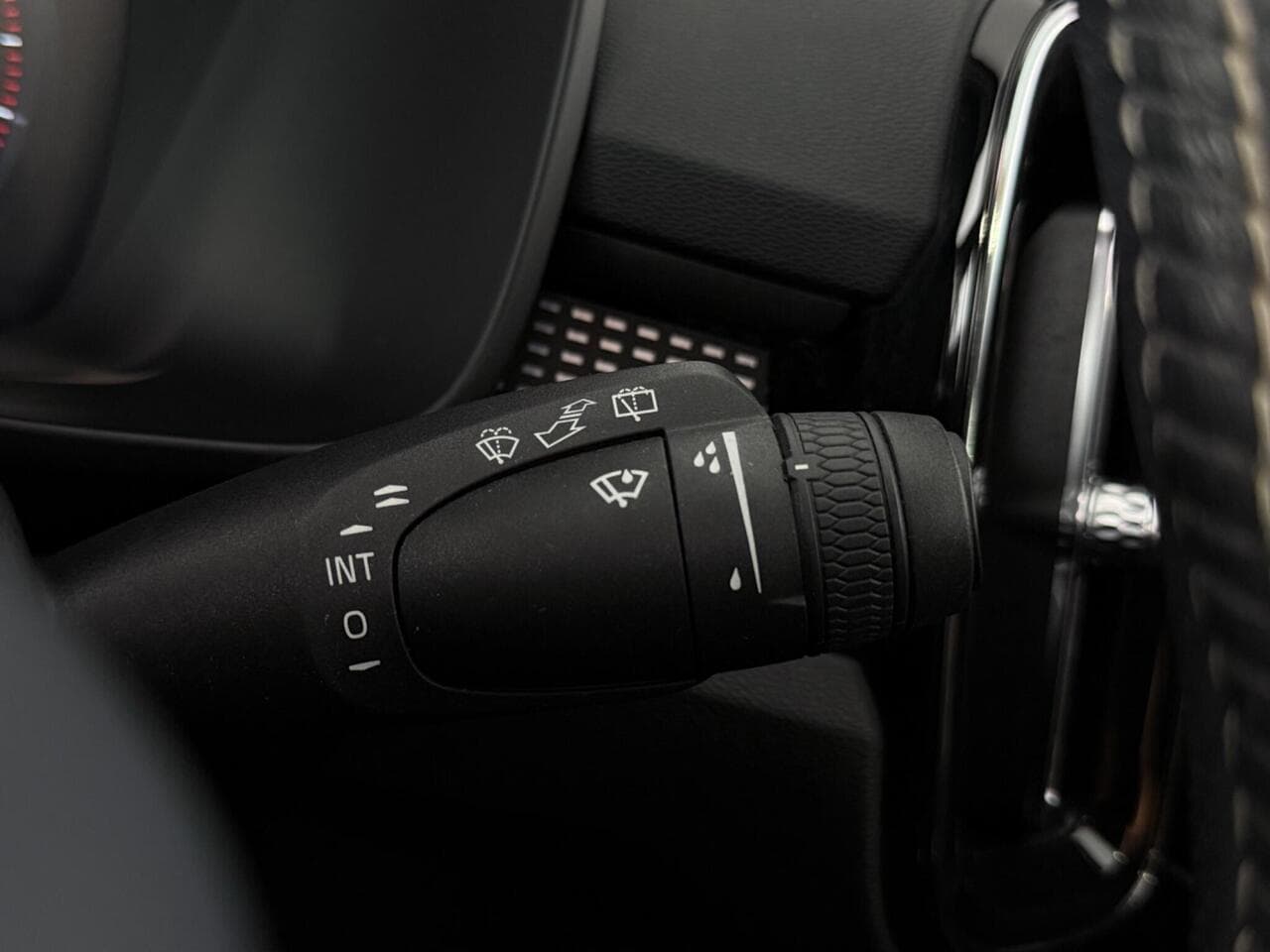 Volvo XC40 thumbnail Misc Controls
