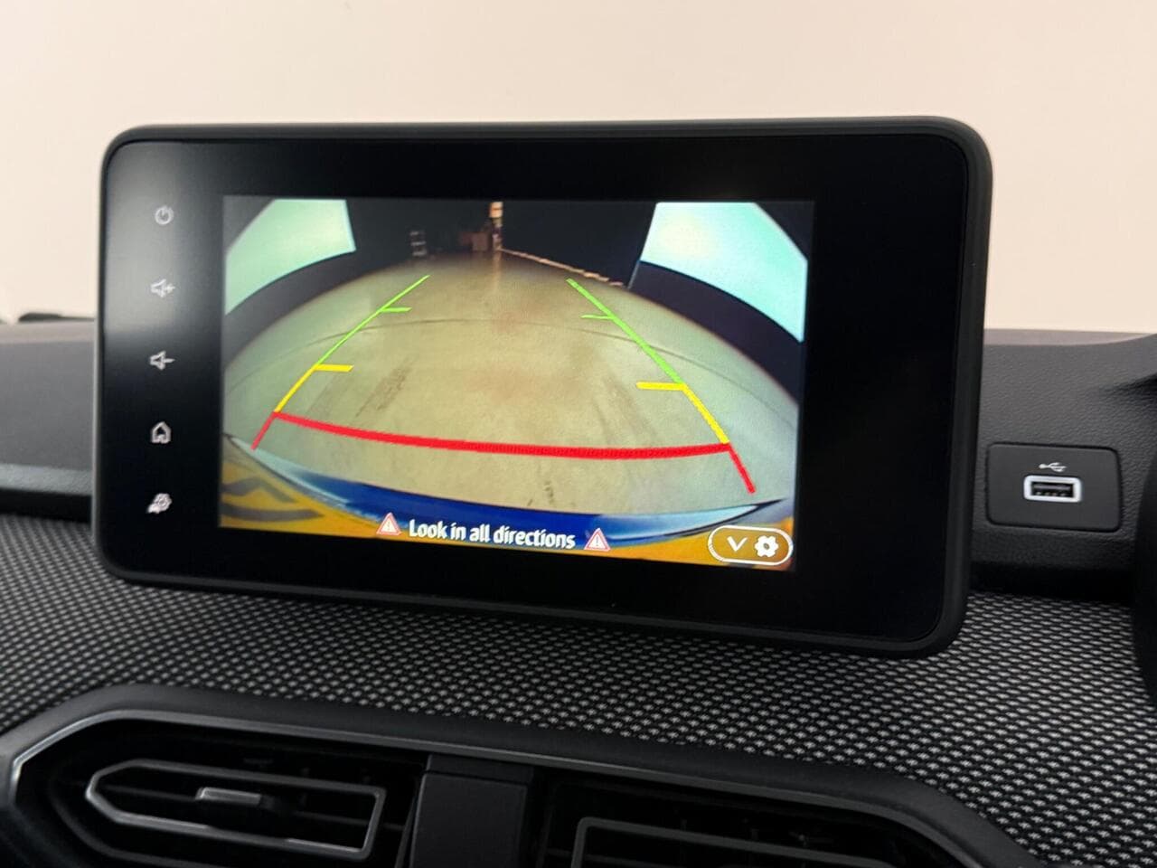 Dacia Sandero thumbnail Infotainment System