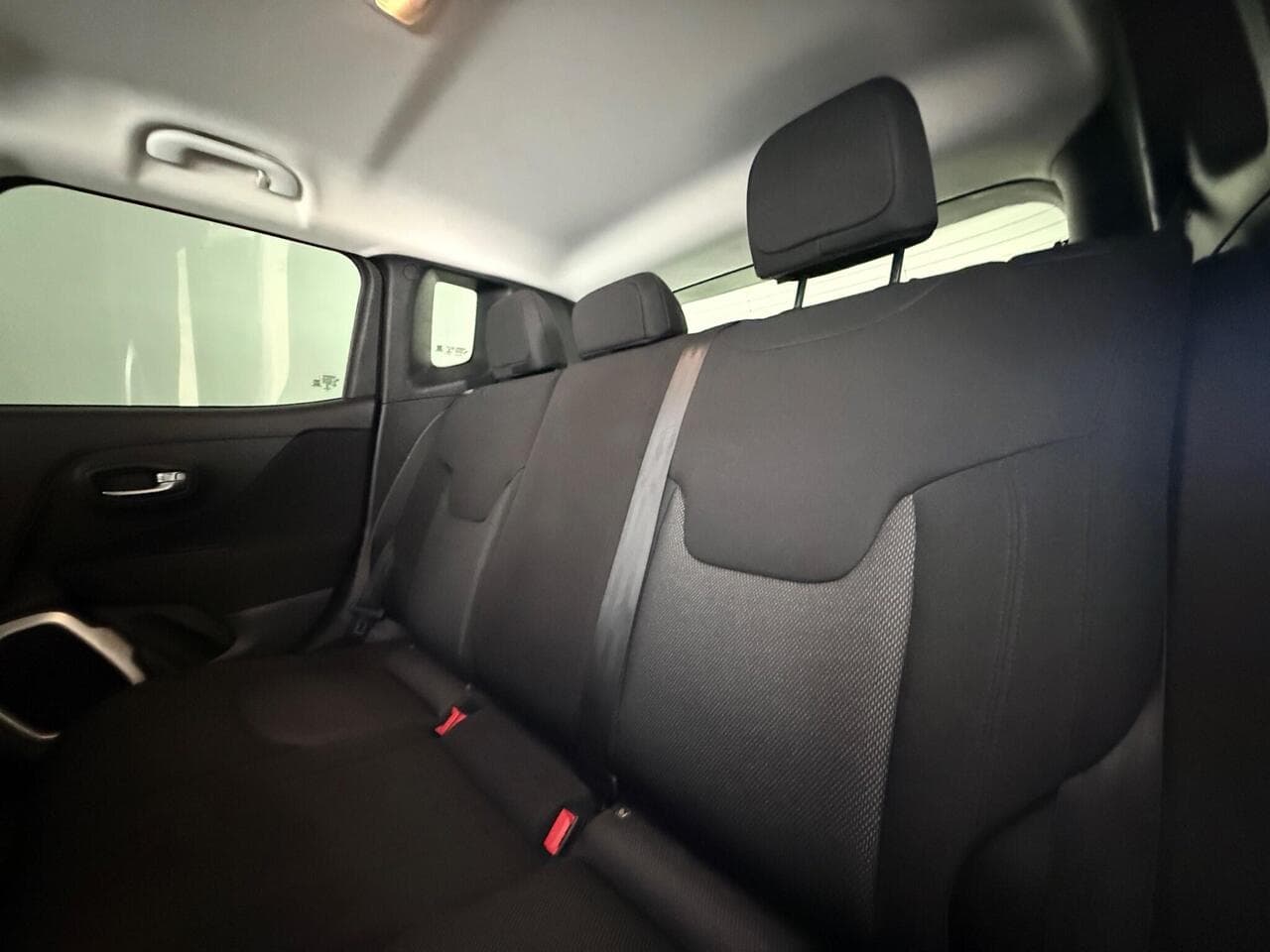 Jeep Renegade thumbnail Seats Rear
