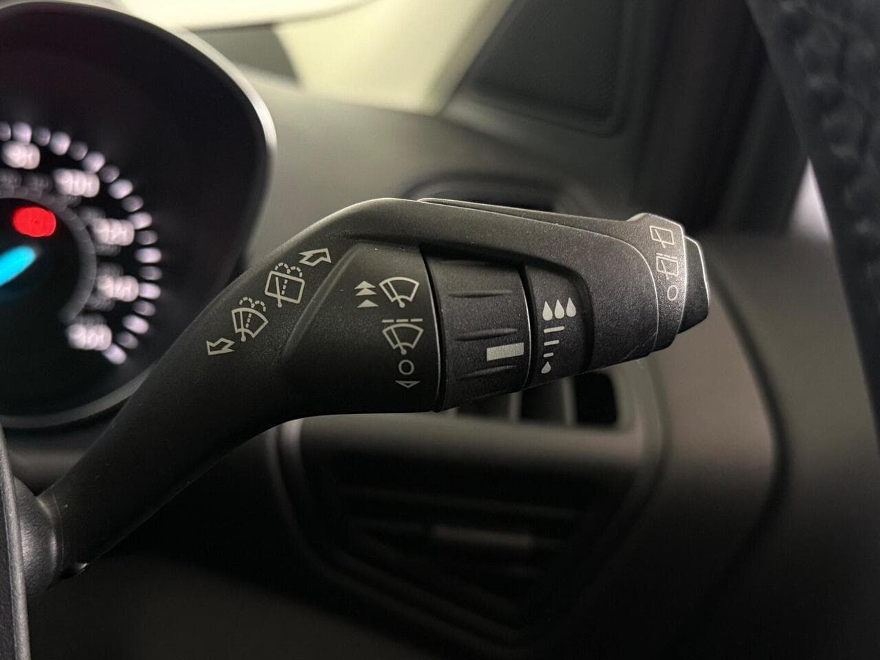 Ford Kuga thumbnail Misc Controls