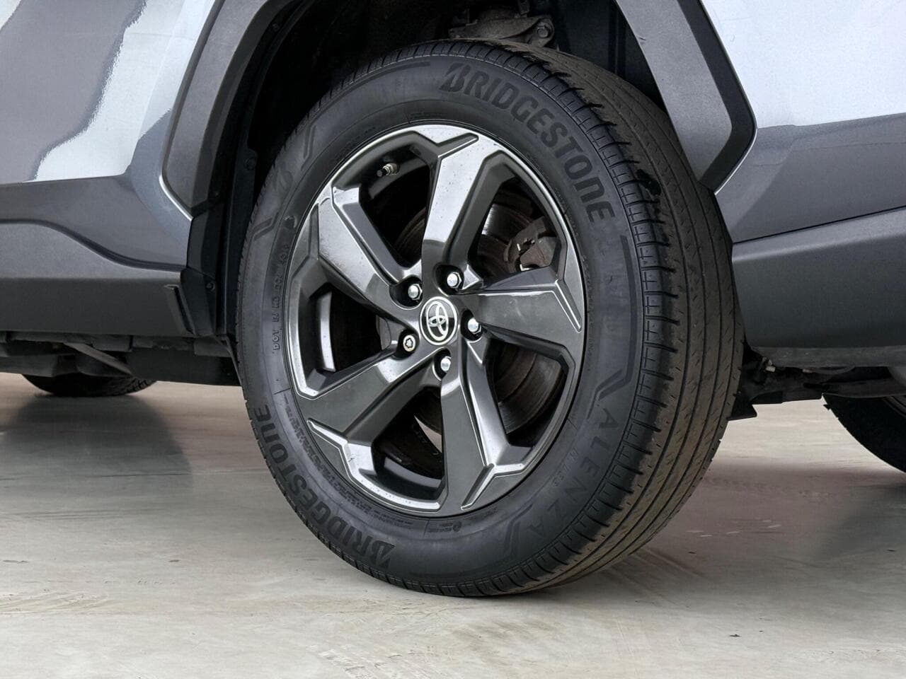 Toyota RAV4 thumbnail Wheel