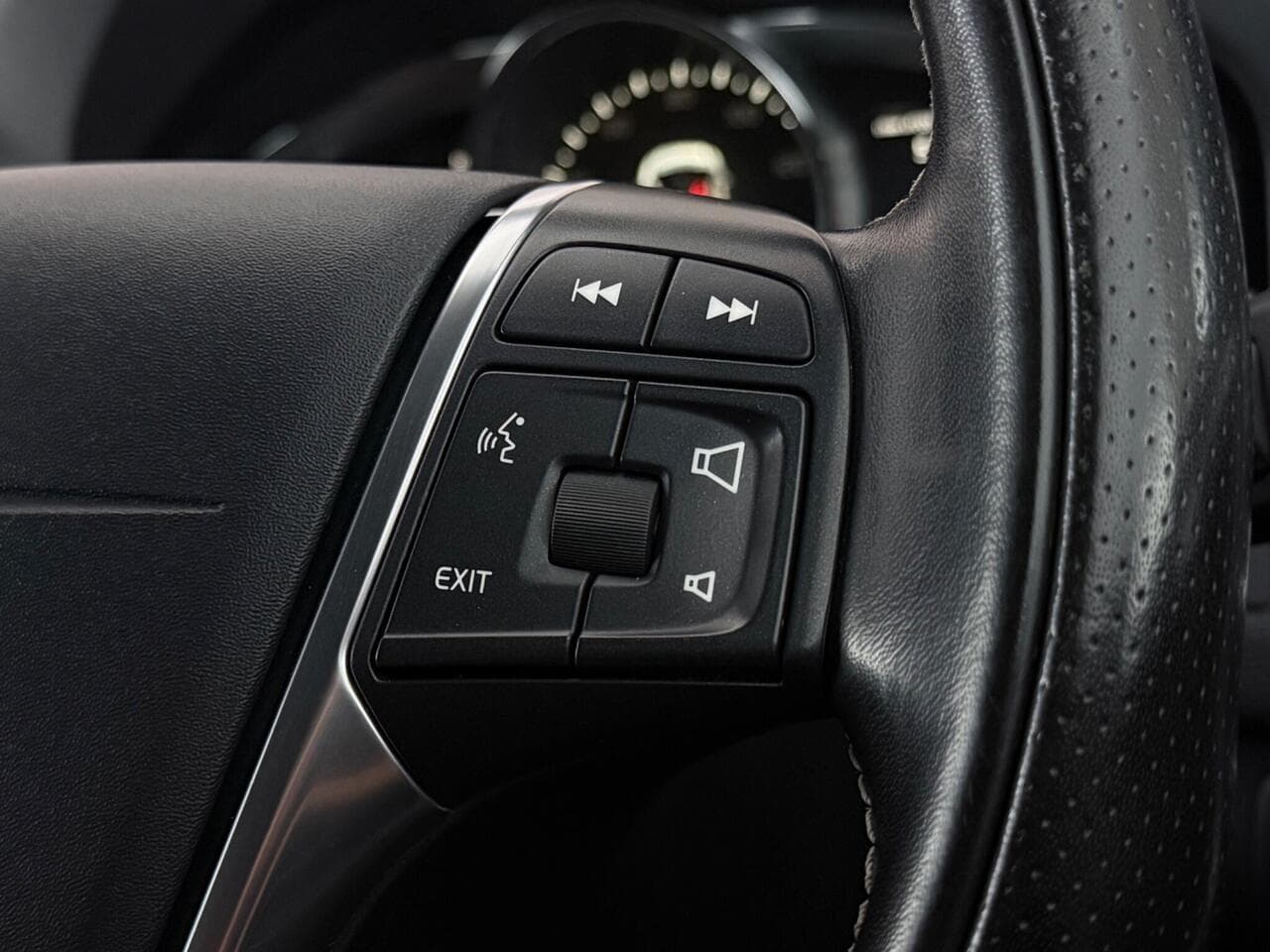 Volvo XC60 thumbnail Misc Controls