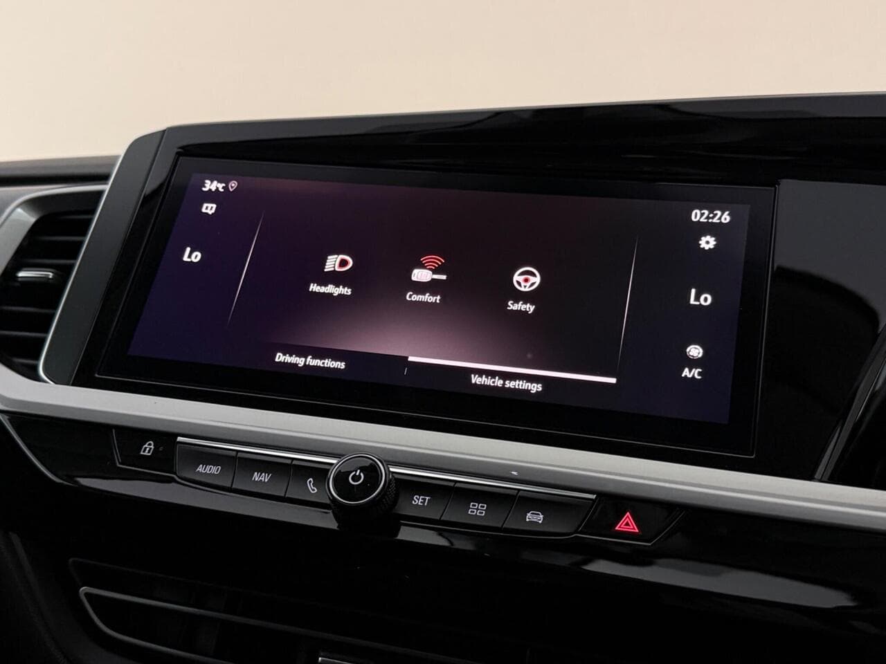 Vauxhall Grandland thumbnail Infotainment System