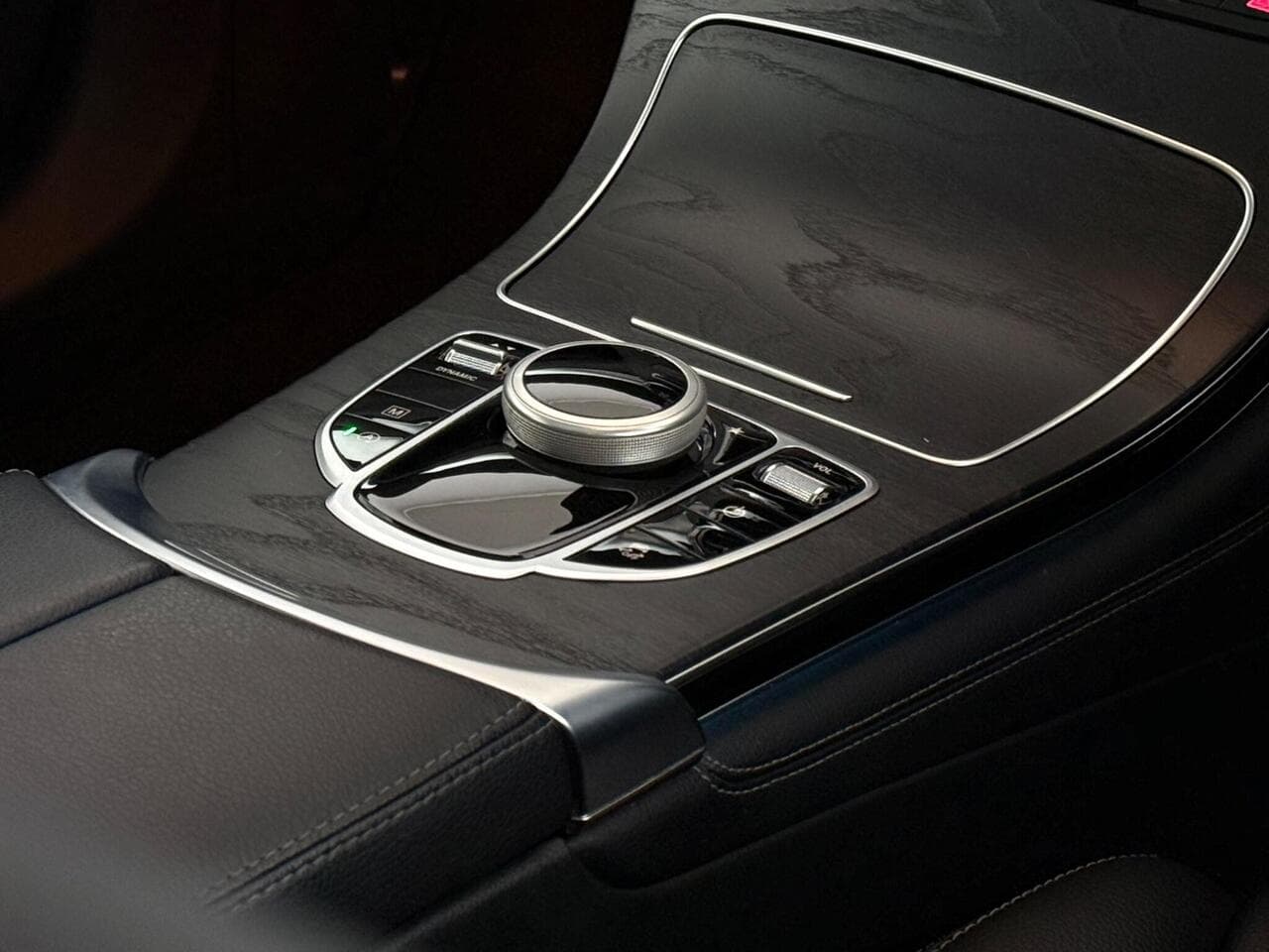 Mercedes-Benz GLC thumbnail Interior Front