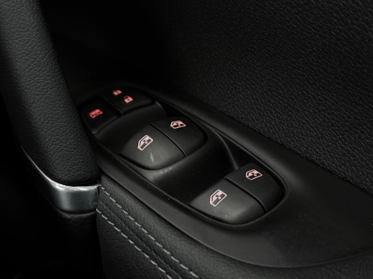Nissan Qashqai thumbnail Misc Controls