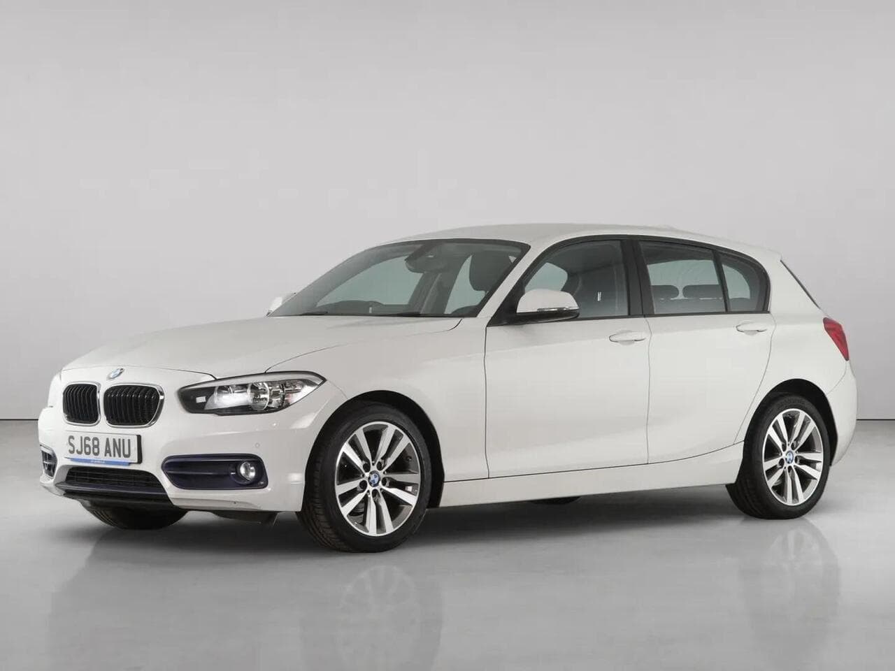 BMW 1 Series thumbnail Front Left