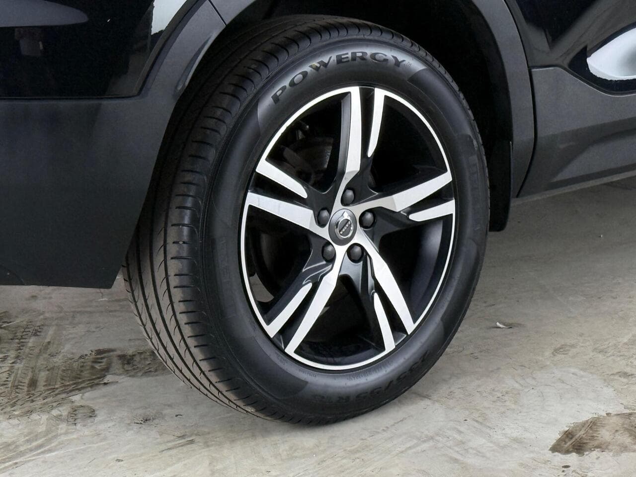 Volvo XC40 thumbnail Wheel