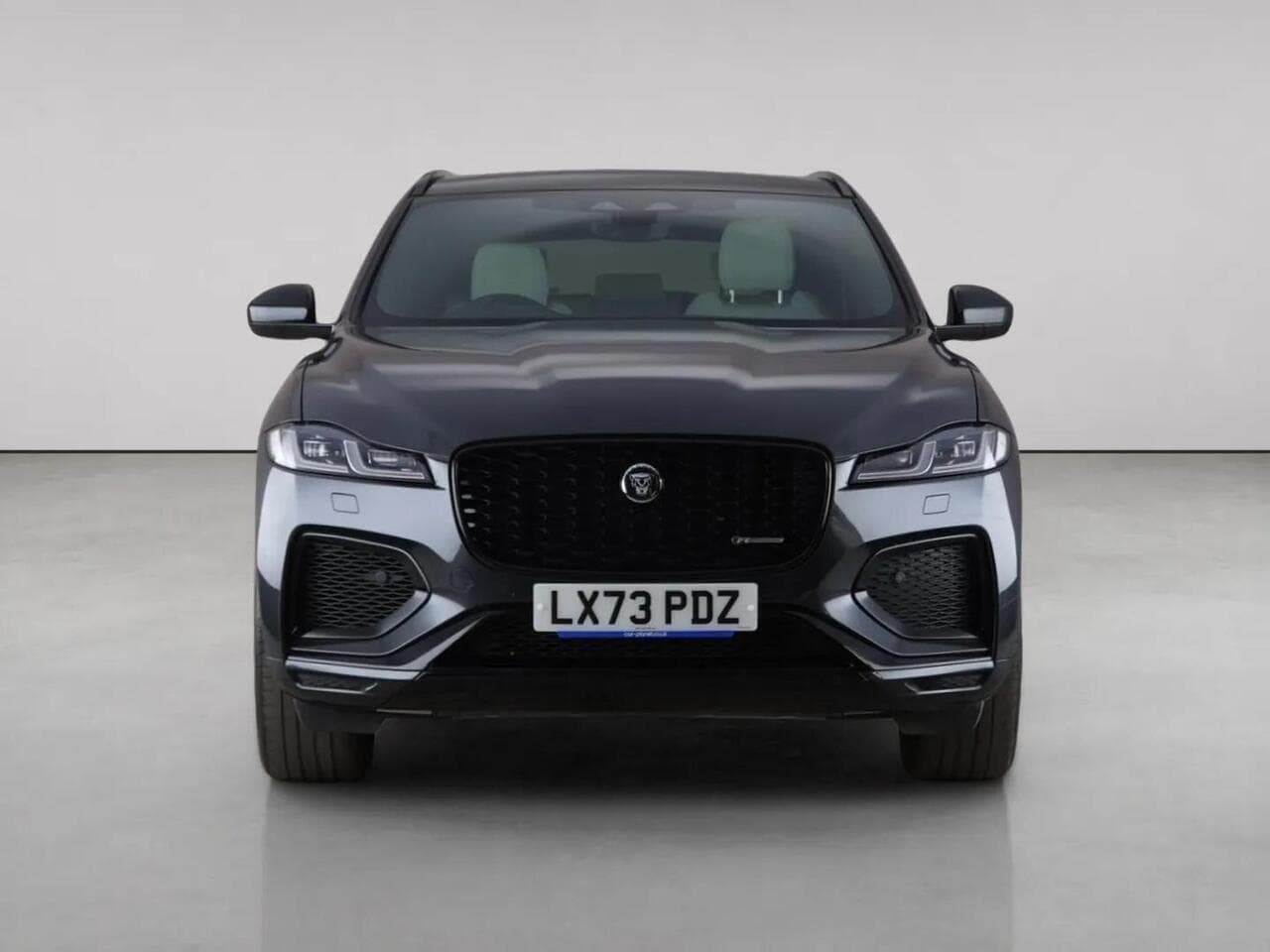 Jaguar F-PACE thumbnail Front