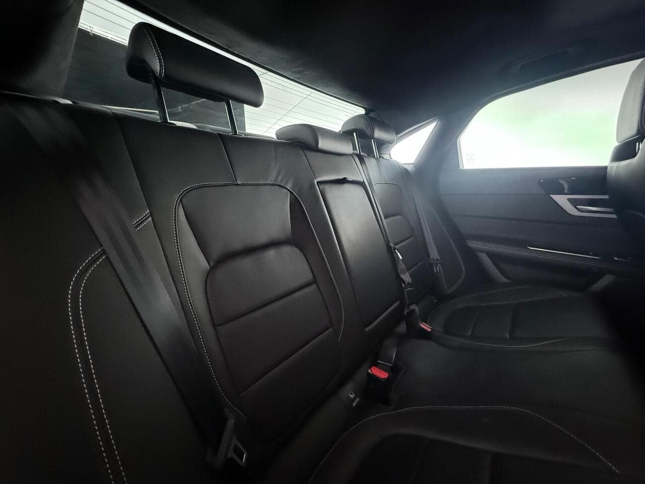 Jaguar XF thumbnail Seats Rear