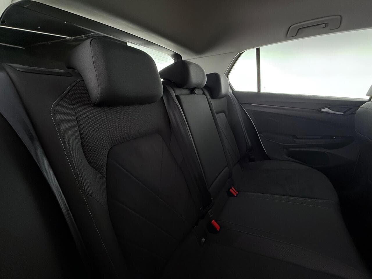 Volkswagen Golf thumbnail Seats Rear