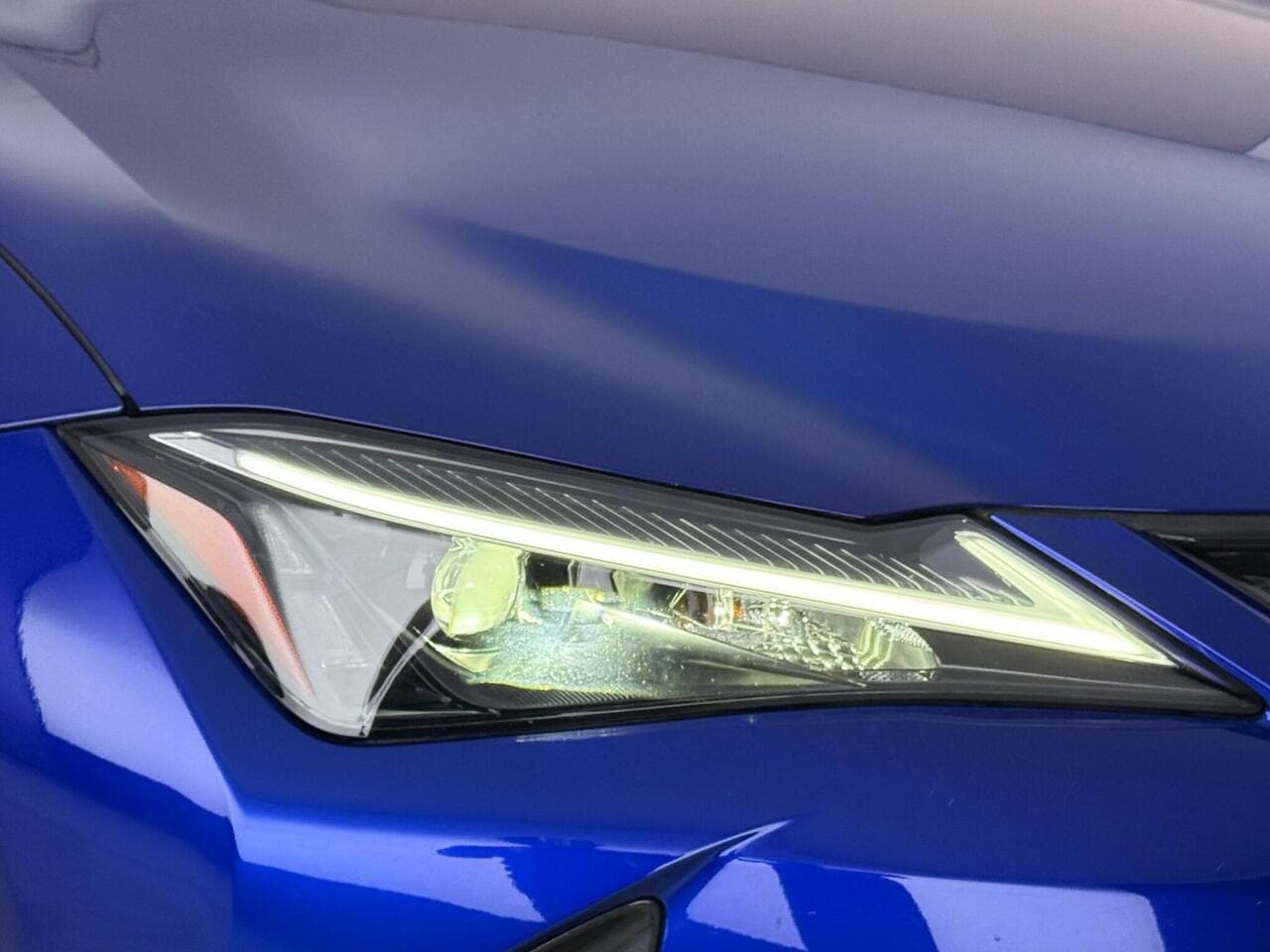 Lexus UX thumbnail Lights Front