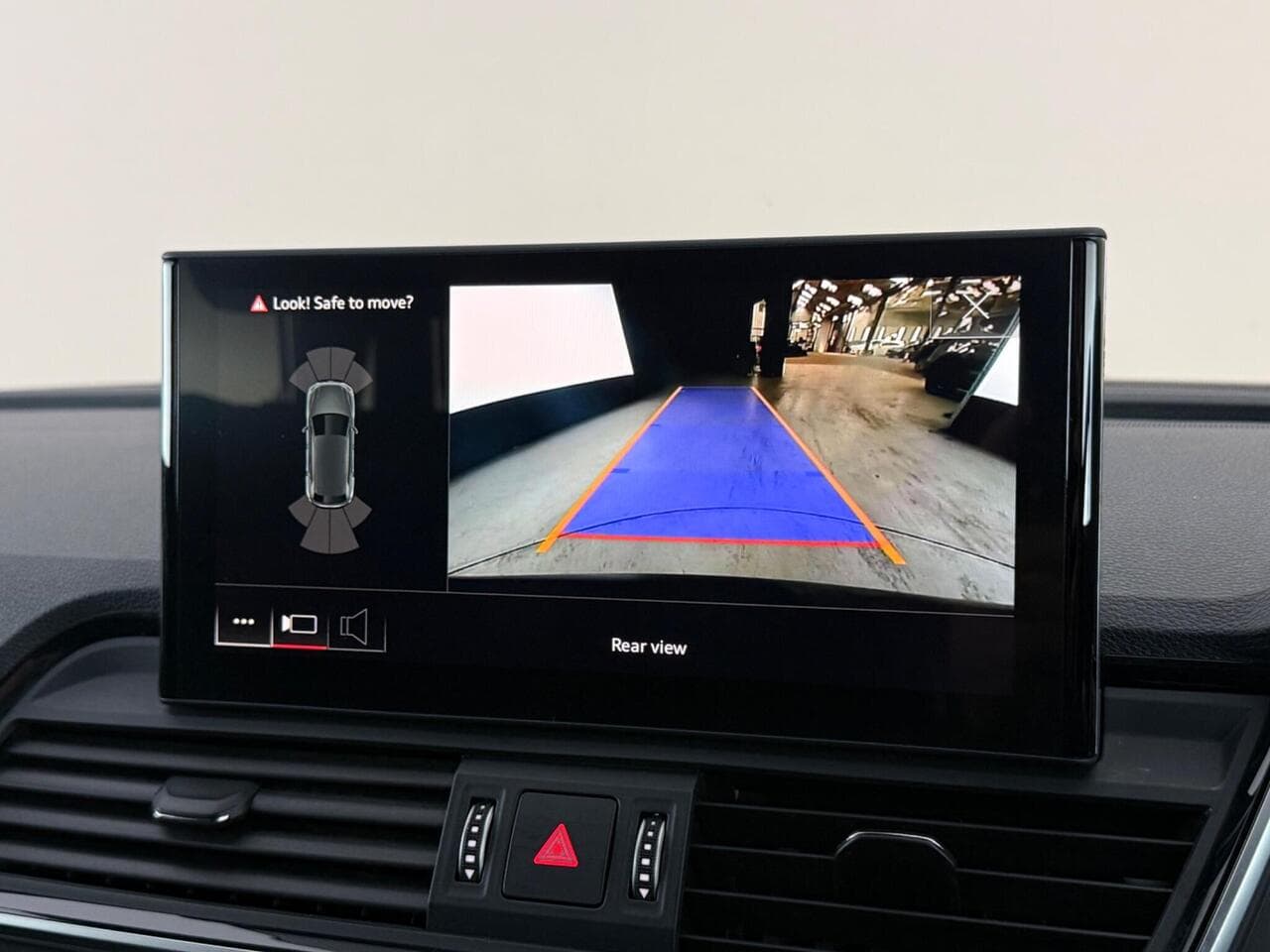 Audi Q5 thumbnail Infotainment System