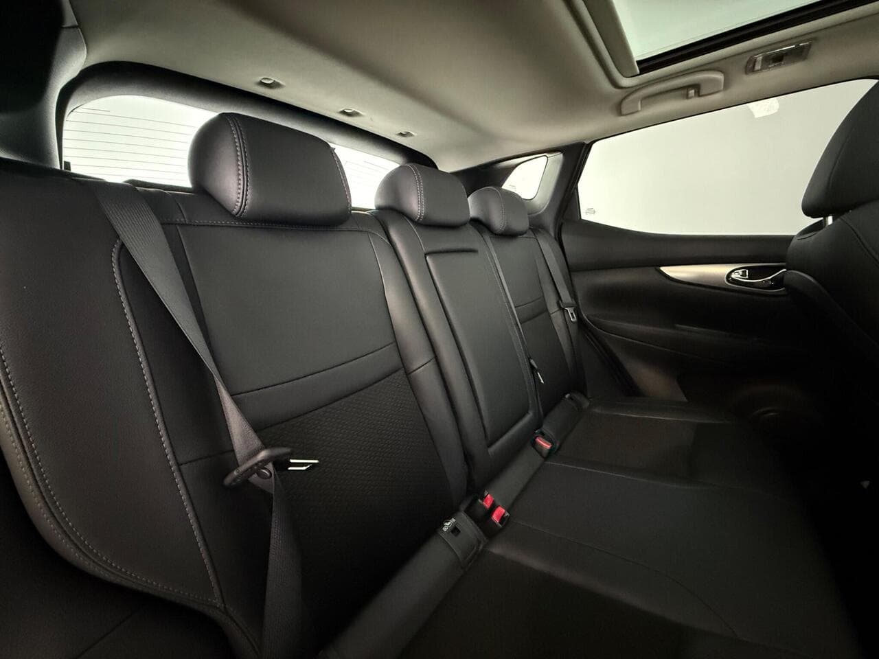 Nissan Qashqai thumbnail Seats Rear