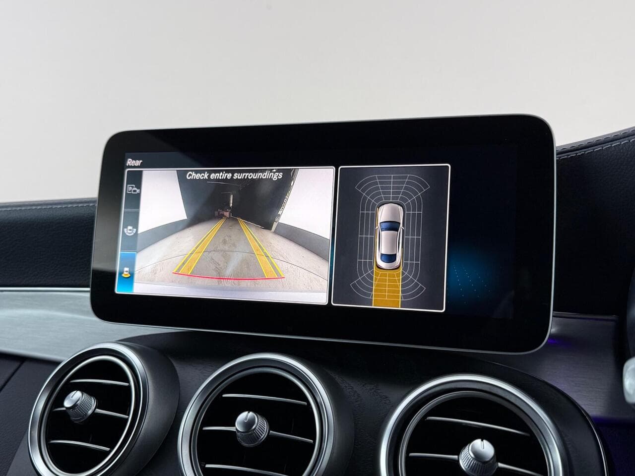 Mercedes-Benz C Class thumbnail Infotainment System