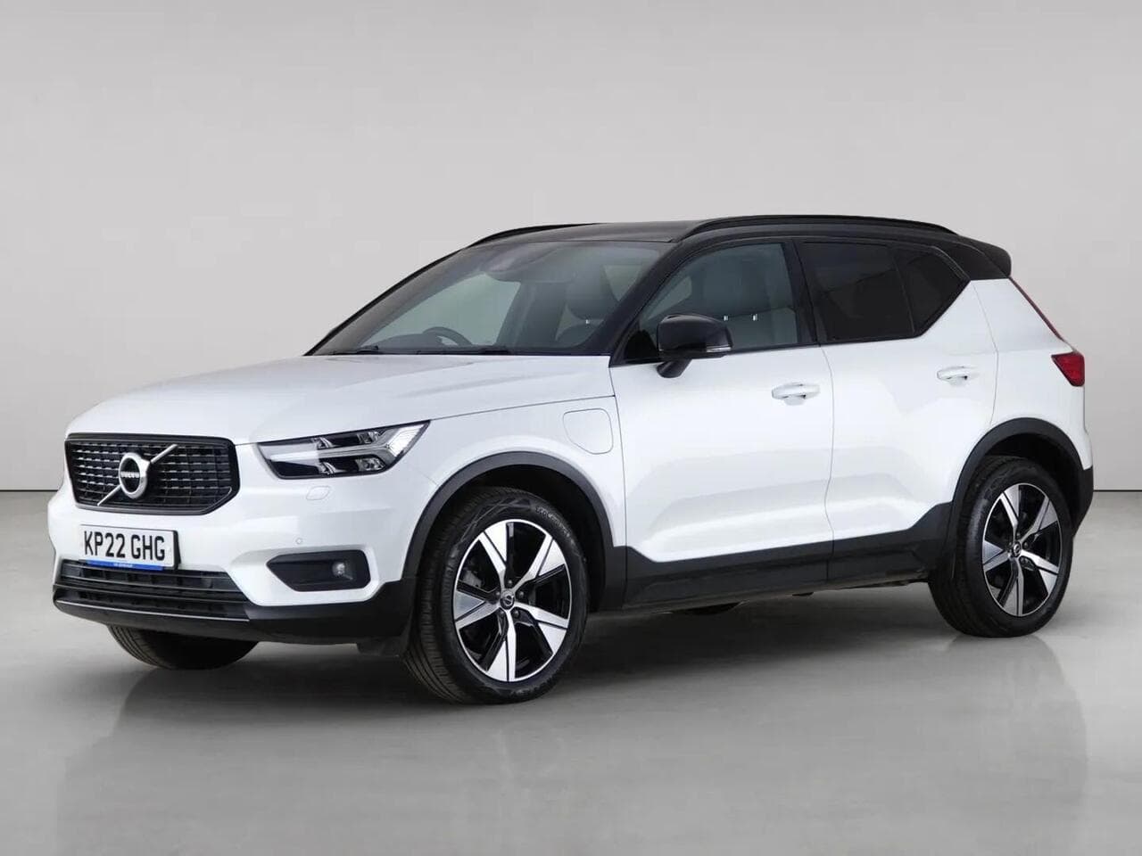 Volvo XC40 thumbnail Front Left
