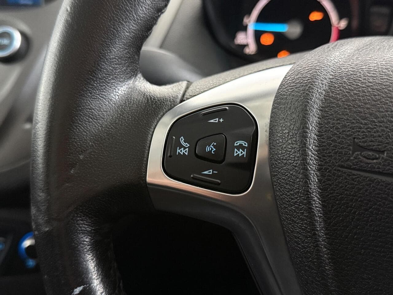 Ford Transit Courier thumbnail Misc Controls