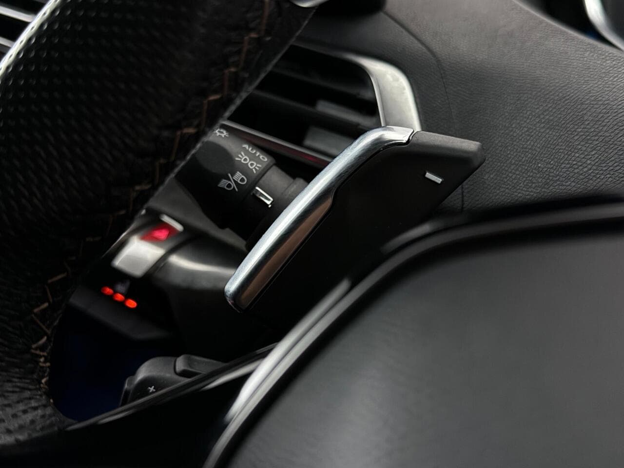 Peugeot 5008 thumbnail Misc Controls