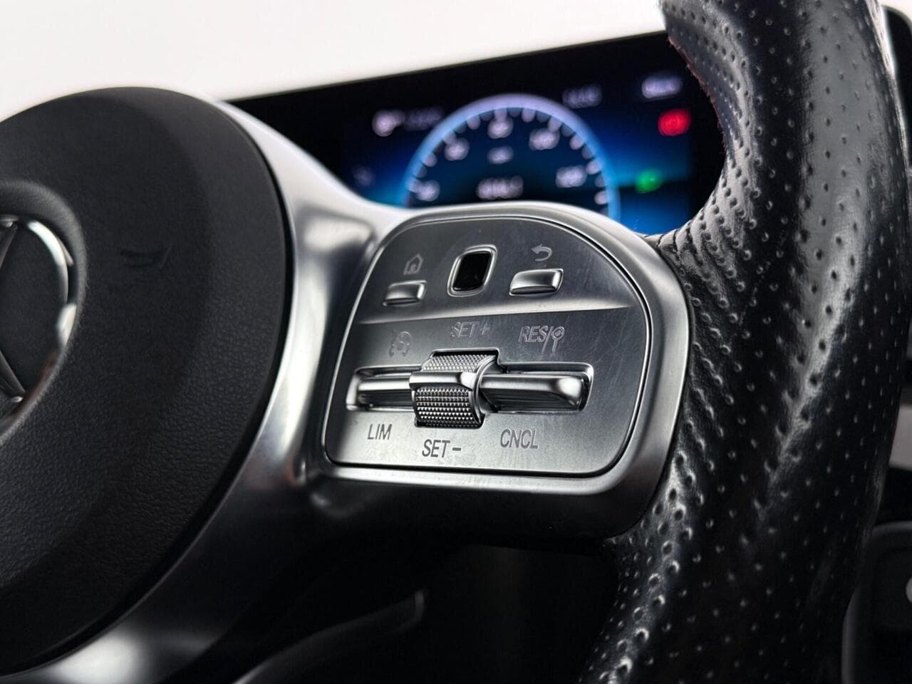 Mercedes-Benz A Class thumbnail Misc Controls