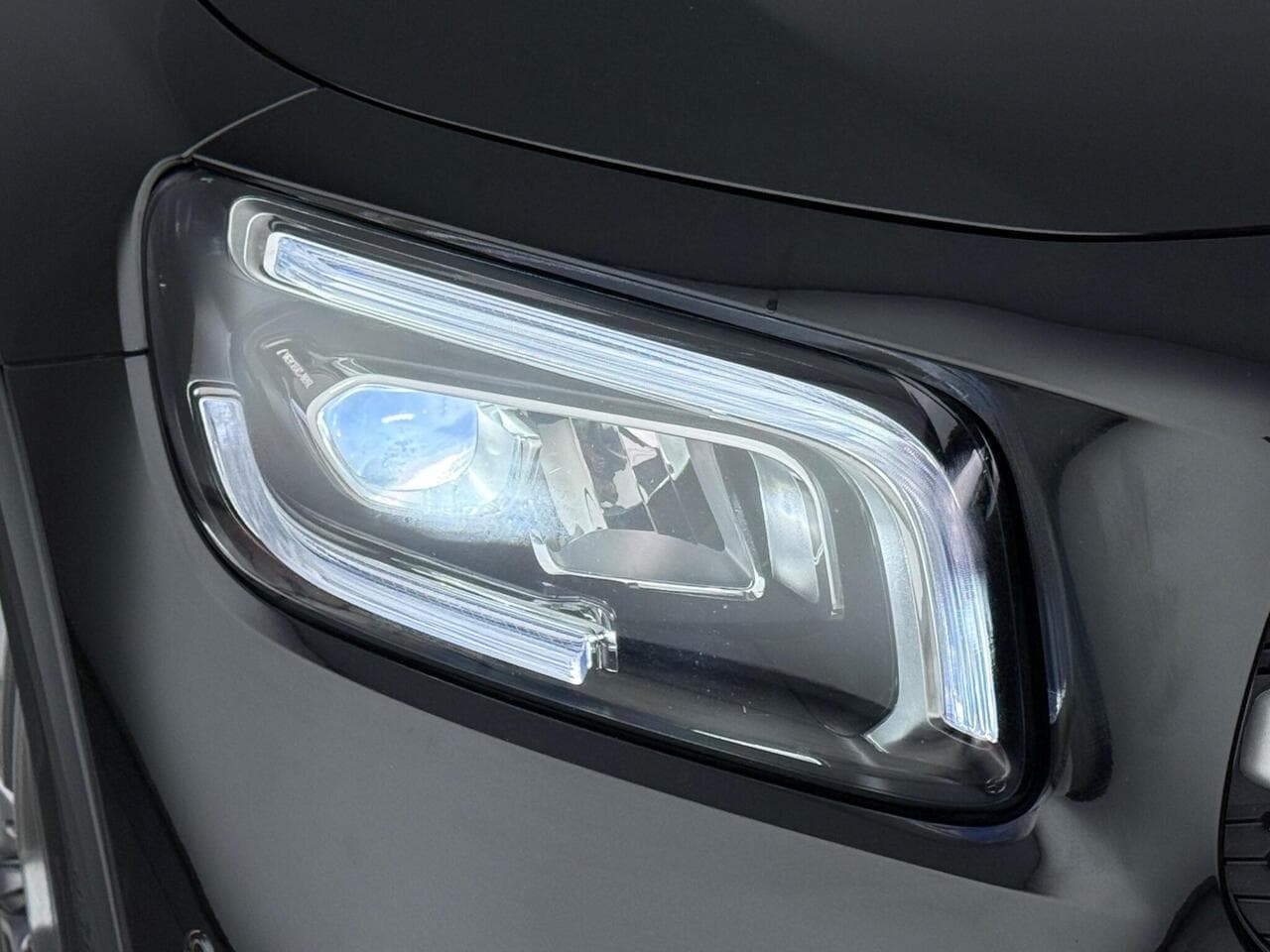 Mercedes-Benz GLB thumbnail Lights Front