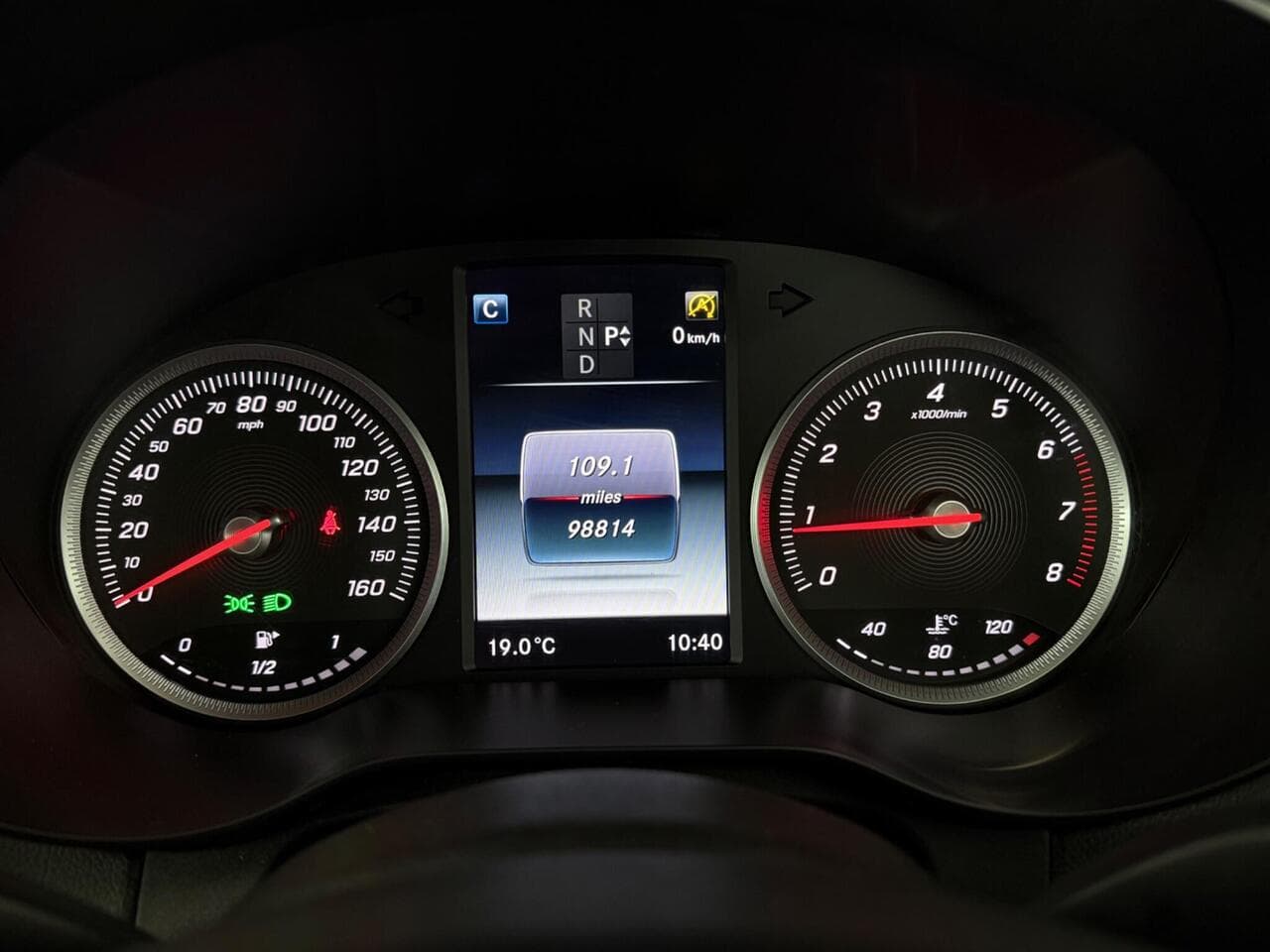 Mercedes-Benz C Class thumbnail Driver Instruments
