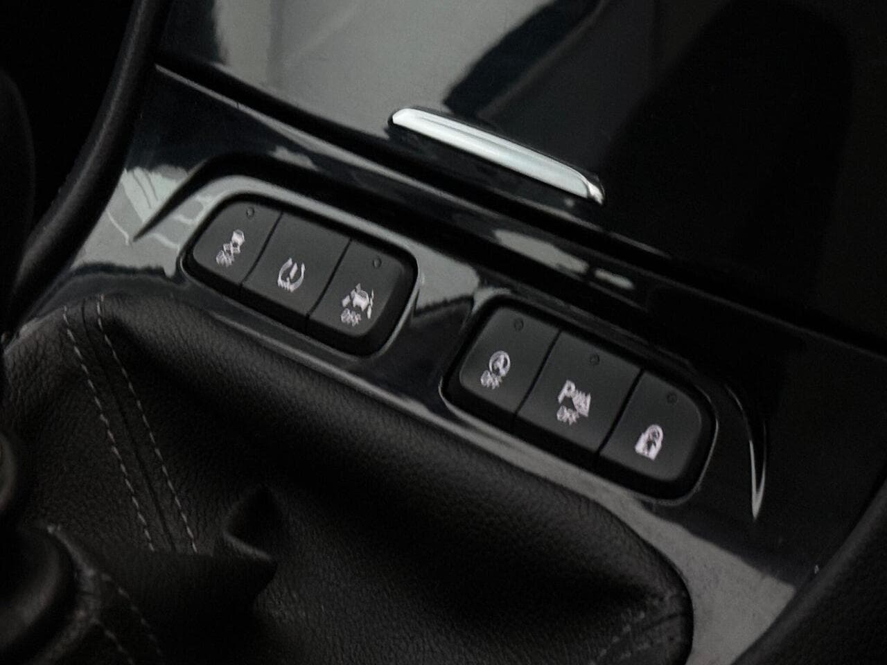 Vauxhall Grandland X thumbnail Misc Controls