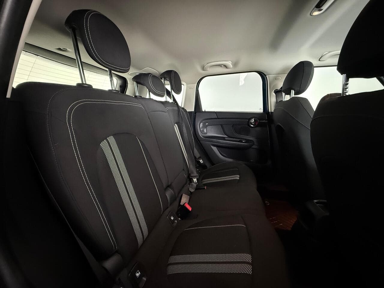 MINI Countryman thumbnail Seats Rear