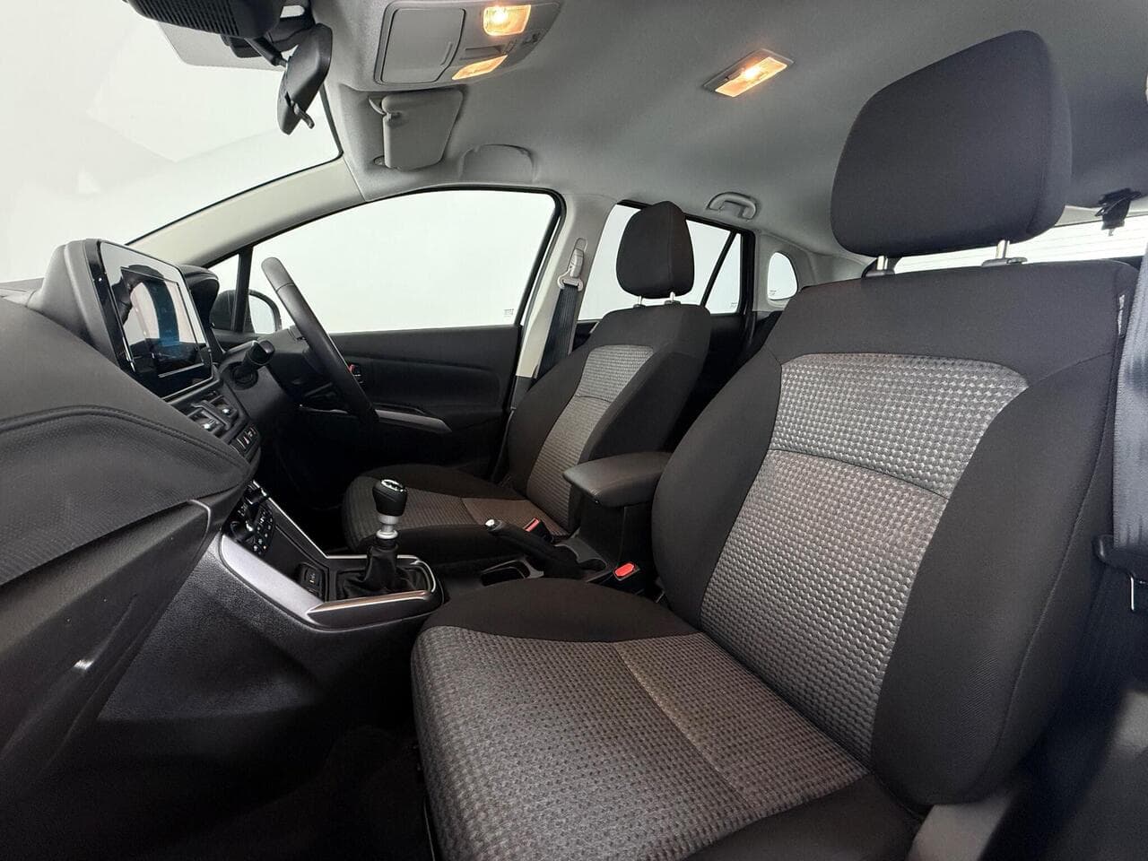 Suzuki S-Cross thumbnail Seat Front Passenger