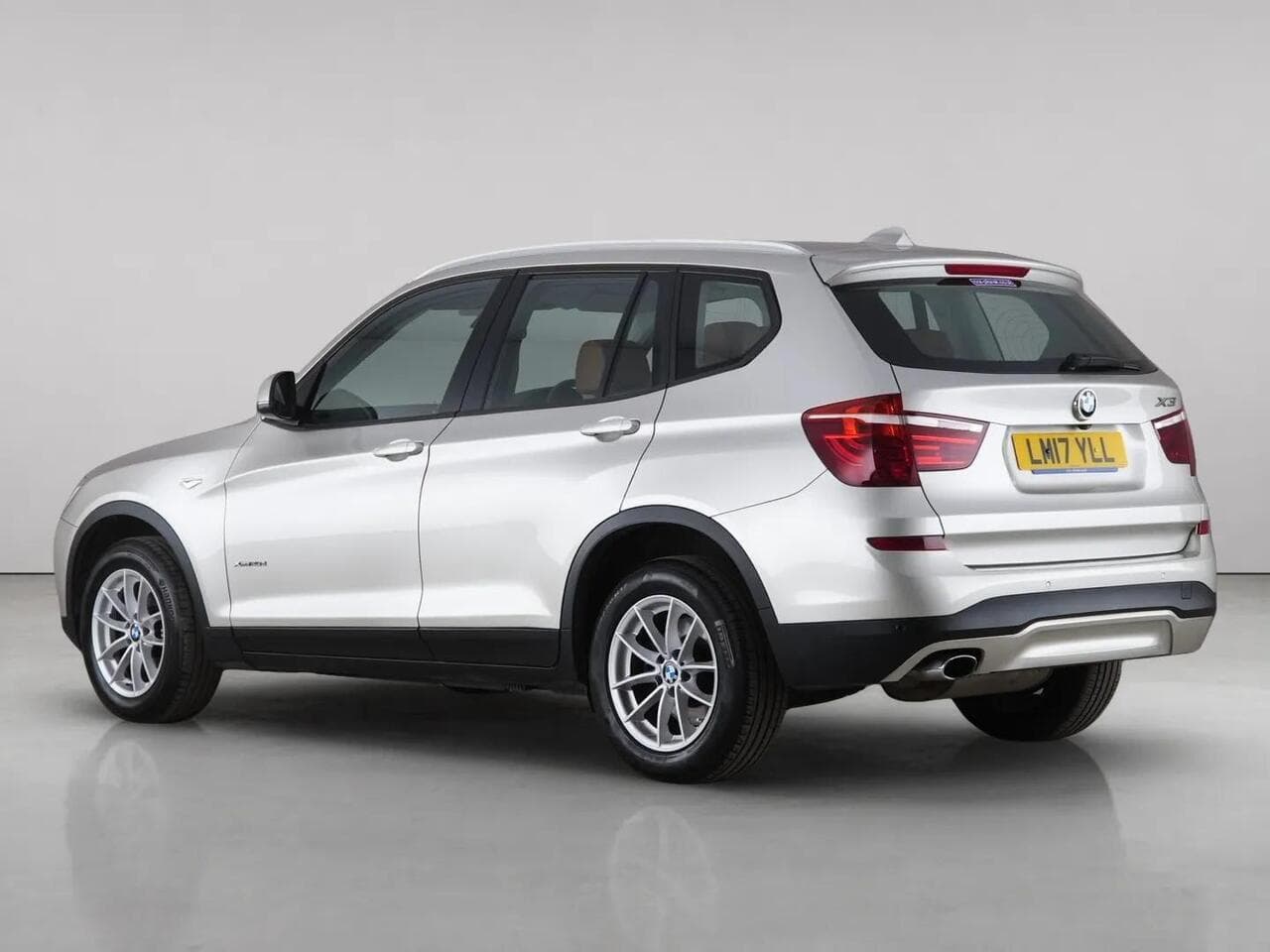 BMW X3 thumbnail Rear Left