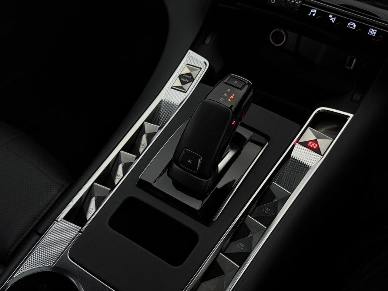 DS AUTOMOBILES DS 7 CROSSBACK thumbnail Interior Front