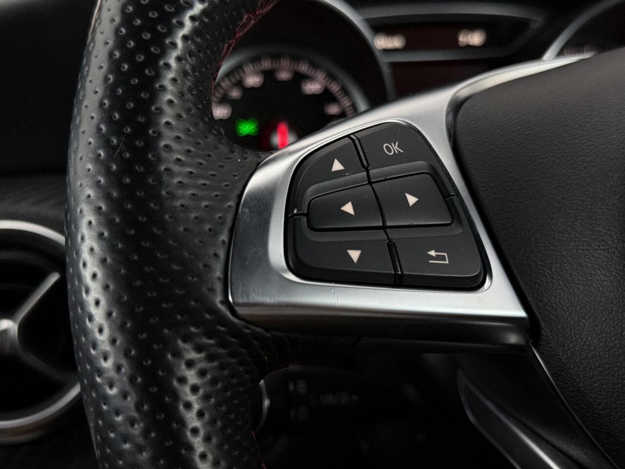 Mercedes-Benz A Class thumbnail Misc Controls