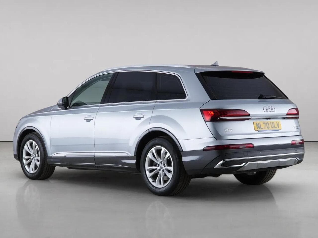 Audi Q7 thumbnail Rear Left