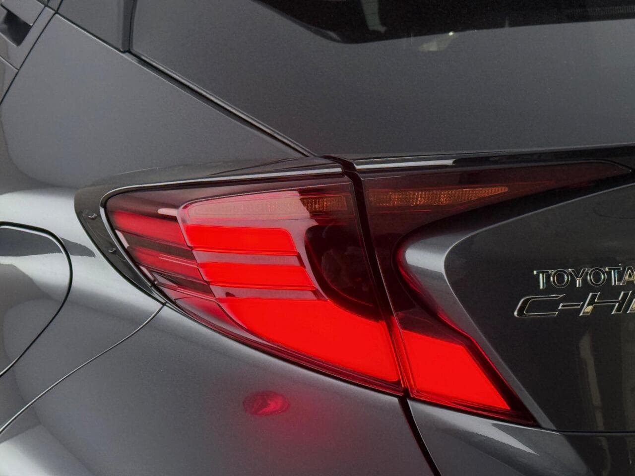 Toyota C-HR thumbnail Lights Rear
