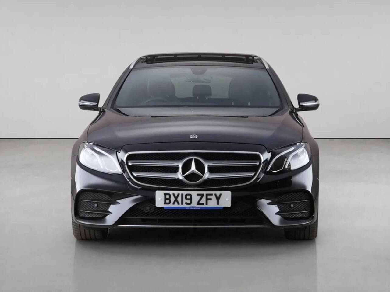 Mercedes-Benz E Class thumbnail Front