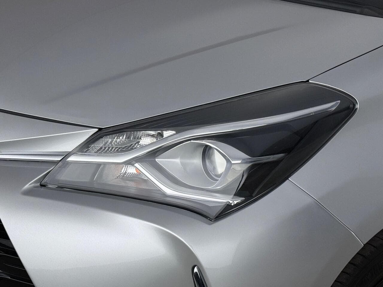 Toyota Yaris thumbnail Lights Front