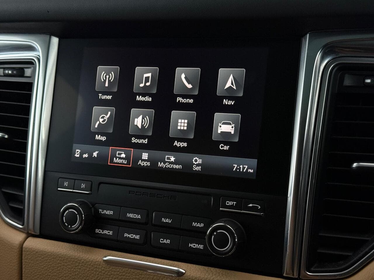Porsche Macan thumbnail Infotainment System
