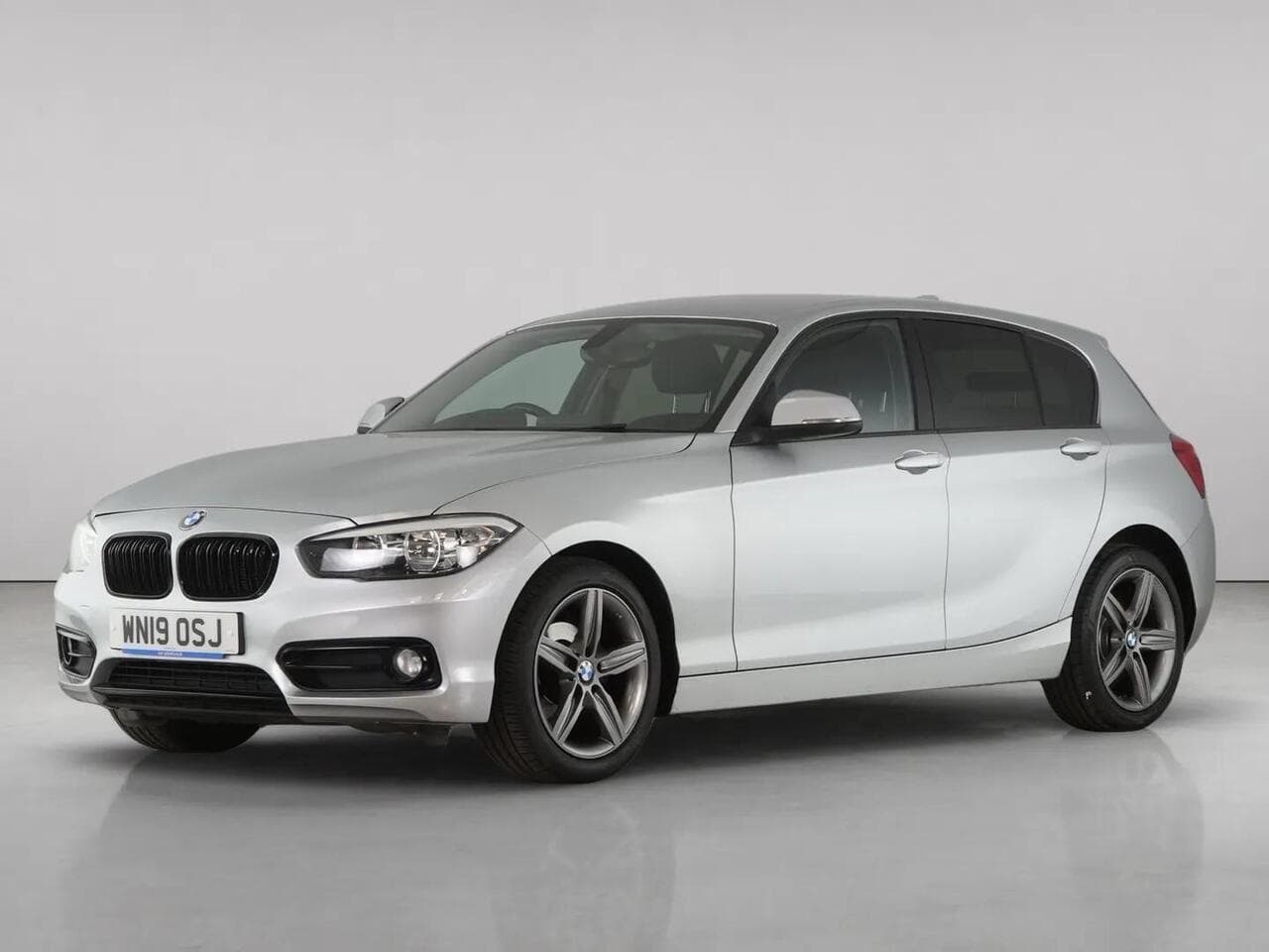 BMW 1 Series thumbnail Front Left