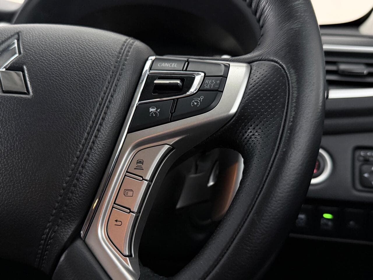 Mitsubishi Shogun Sport thumbnail Misc Controls