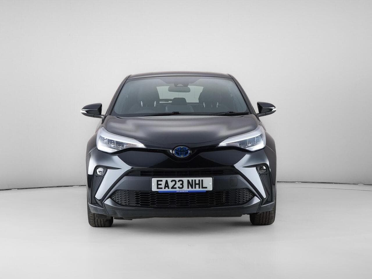 Toyota C-HR thumbnail Front