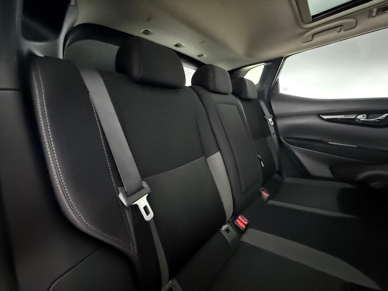 Nissan Qashqai thumbnail Seats Rear