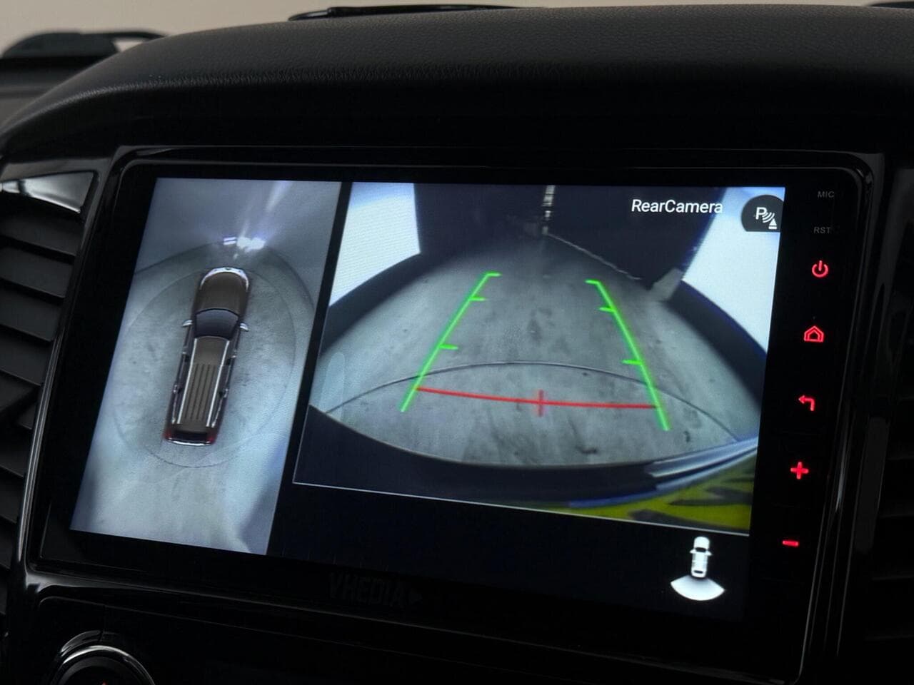 Mitsubishi Shogun Sport thumbnail Infotainment System