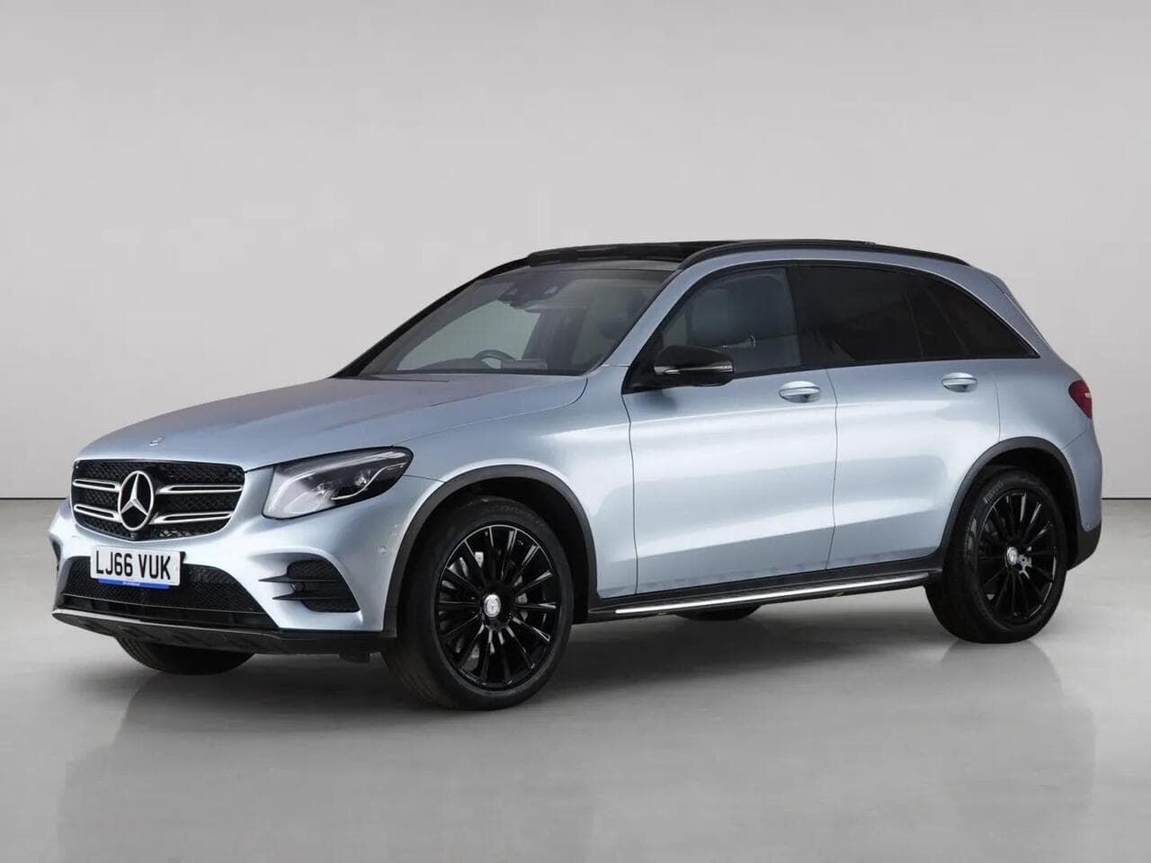Mercedes-Benz GLC thumbnail Front Left