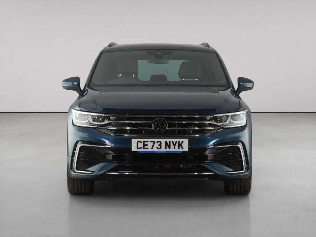 Volkswagen Tiguan thumbnail Front