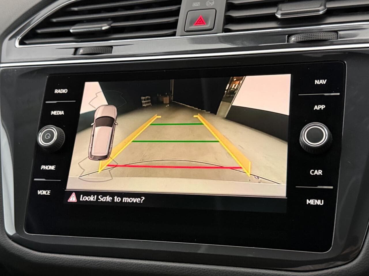 Volkswagen Tiguan Allspace thumbnail Infotainment System