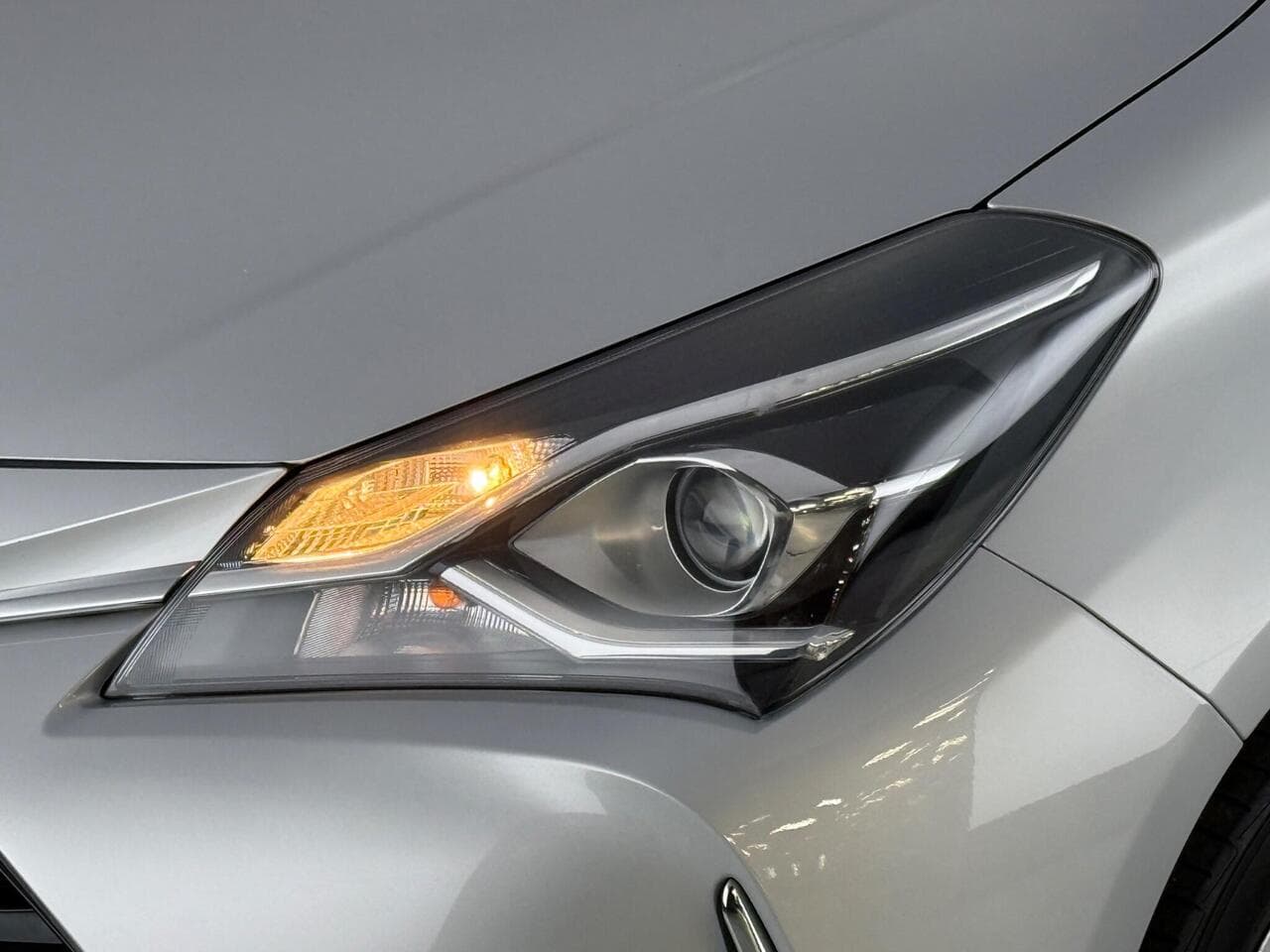 Toyota Yaris thumbnail Lights Front