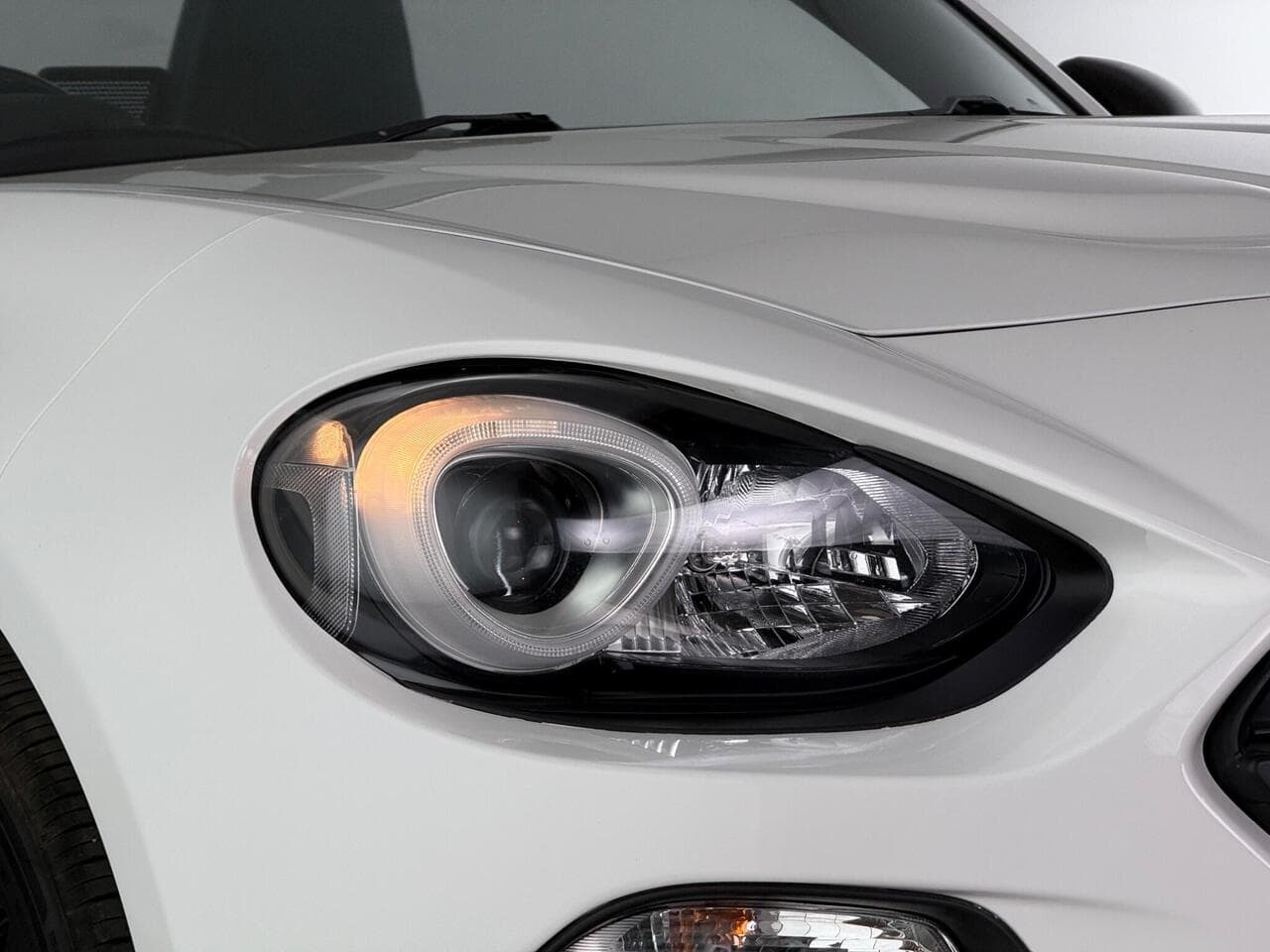 Fiat 124 Spider thumbnail Lights Front